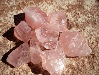 1 adet 100 % kaba Doğal gül kuvars kristal Parçaları reiki şifa kristal taş toptan