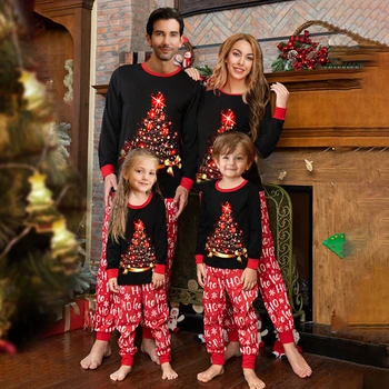 Aile Eşleştirme Pijama Setleri Siyah Uzun Kollu Noel Ağacı Baskı Üstleri + Mektup Baskı Pantolon Sonbahar Ev pijama Giysileri