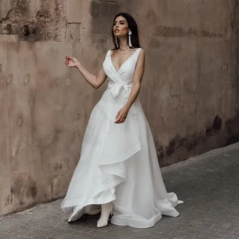 Basit V Boyun Beyaz düğün elbisesi 2022 Kolsuz Yay Tasarım Backless Seksi Gelinler Katmanlı Robe De Mariée Illusion Organze