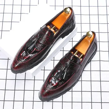 İngiltere stil erkek moda parti gece kulübü püsküller ayakkabı siyah kırmızı loafer'lar timsah tahıl hakiki deri üzerinde kayma adam