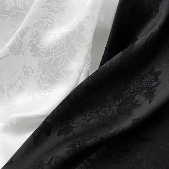 NEW480 Yumuşak Cilt Dostu Parlak Elastik Siyah Beyaz Gül Kabartmalı Jakarlı Saten Kumaş kadın Elbise DIY Dikiş Malzemeleri